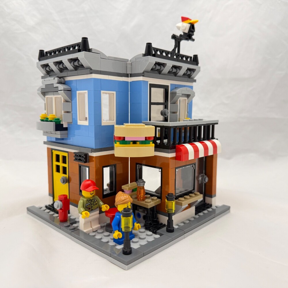LEGO Creator 31050: Corner Deli Complete w/ Mini-figs Retired- No Box No Manuals